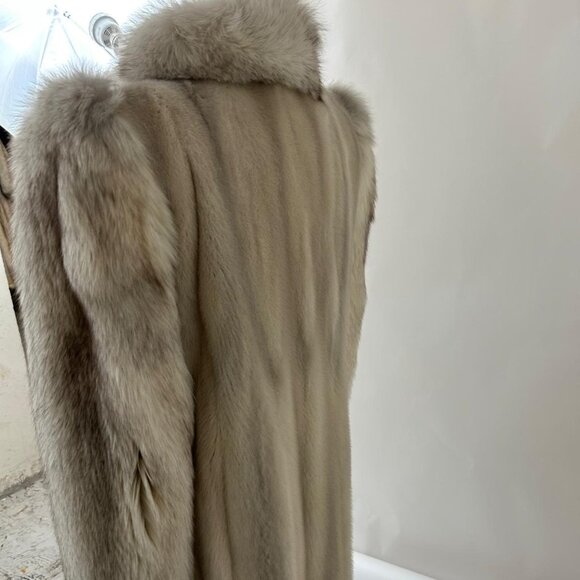 cross mink with Norwegian fox nice colors , size XL, was 7995, now only 1895 - Picture 2 of 5